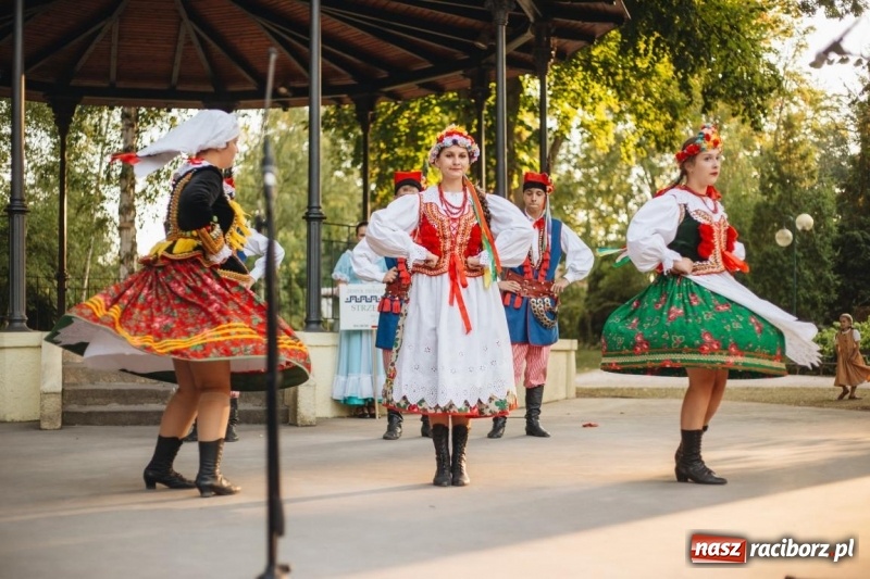 Zdjęcie w galerii na portalu naszraciborz.pl: Roztańczone lato ZPiT Strzecha im. Joli Rymszy wiadomości z regionu