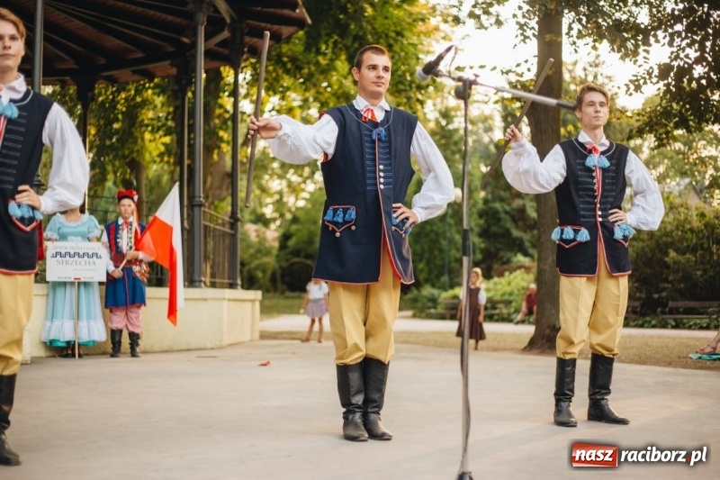 Zdjęcie w galerii na portalu naszraciborz.pl: Roztańczone lato ZPiT Strzecha im. Joli Rymszy wiadomości z regionu