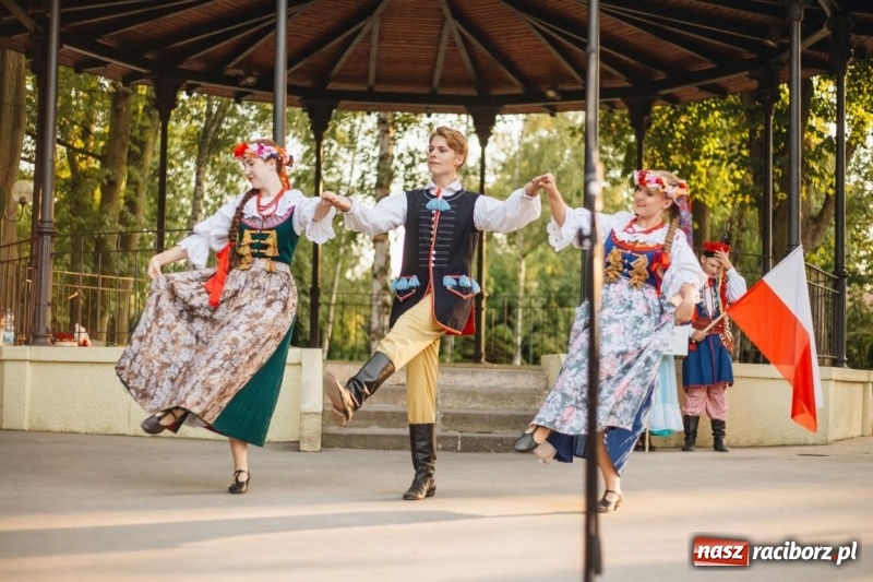 Zdjęcie w galerii na portalu naszraciborz.pl: Roztańczone lato ZPiT Strzecha im. Joli Rymszy wiadomości z regionu