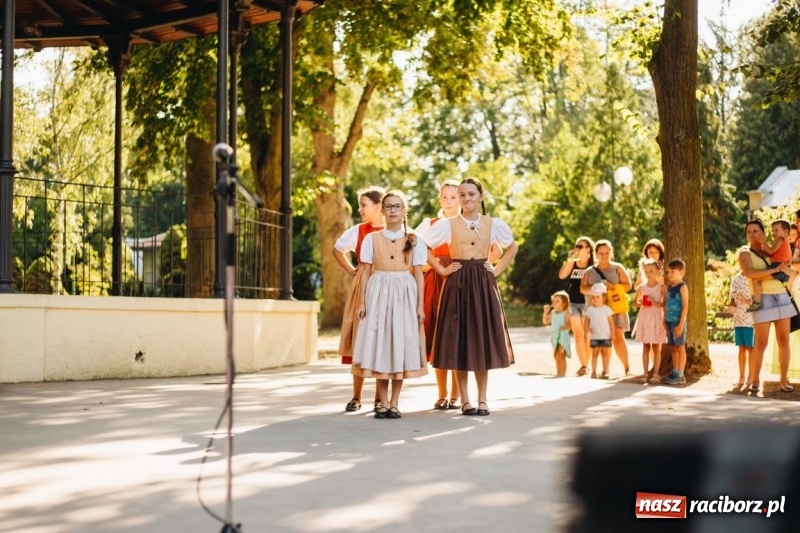 Zdjęcie w galerii na portalu naszraciborz.pl: Roztańczone lato ZPiT Strzecha im. Joli Rymszy wiadomości z regionu
