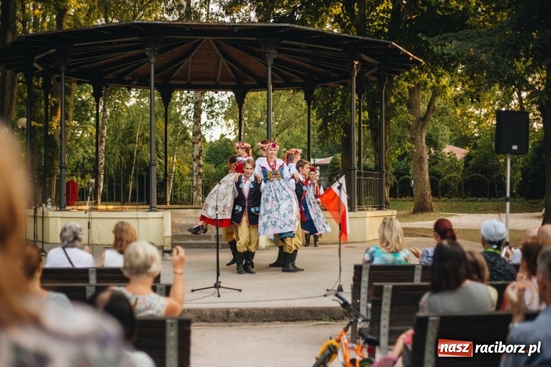 Zdjęcie w galerii na portalu naszraciborz.pl: Roztańczone lato ZPiT Strzecha im. Joli Rymszy wiadomości z regionu