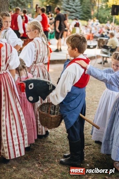 Zdjęcie w galerii na portalu naszraciborz.pl: Roztańczone lato ZPiT Strzecha im. Joli Rymszy wiadomości z regionu