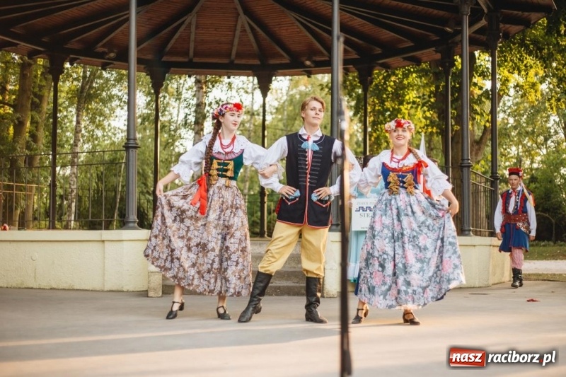 Zdjęcie w galerii na portalu naszraciborz.pl: Roztańczone lato ZPiT Strzecha im. Joli Rymszy wiadomości z regionu