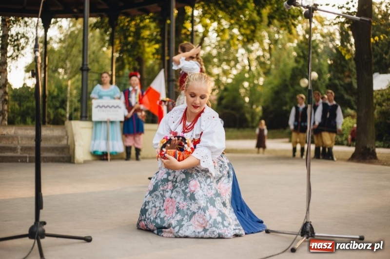 Zdjęcie w galerii na portalu naszraciborz.pl: Roztańczone lato ZPiT Strzecha im. Joli Rymszy wiadomości z regionu