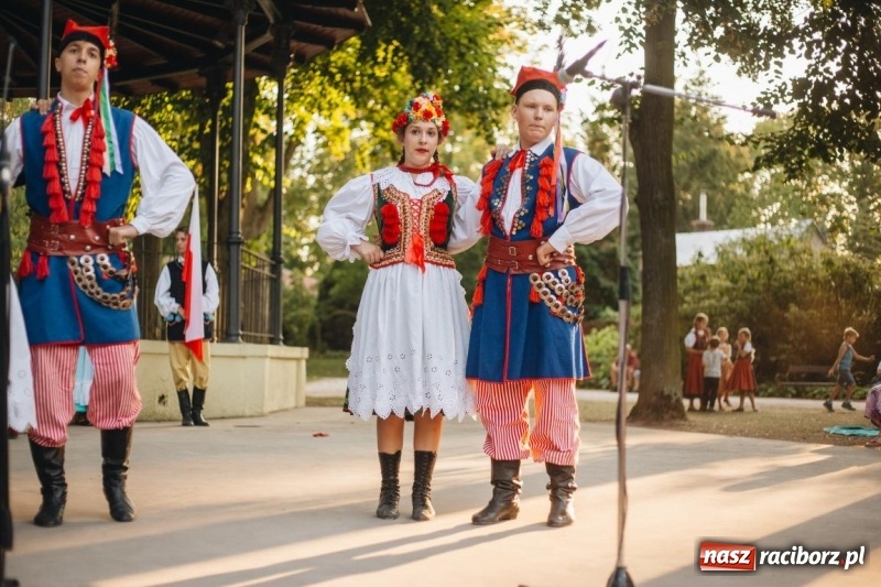 Zdjęcie w galerii na portalu naszraciborz.pl: Roztańczone lato ZPiT Strzecha im. Joli Rymszy wiadomości z regionu