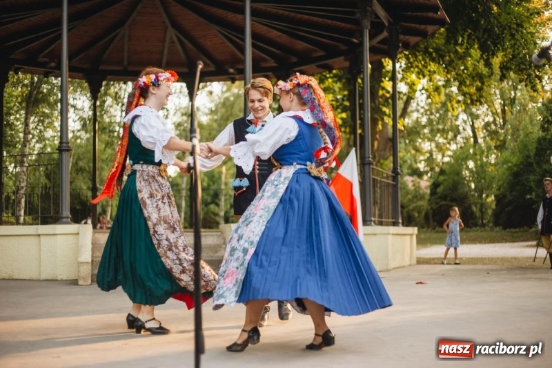 Zdjęcie w galerii na portalu naszraciborz.pl: Roztańczone lato ZPiT Strzecha im. Joli Rymszy wiadomości z regionu