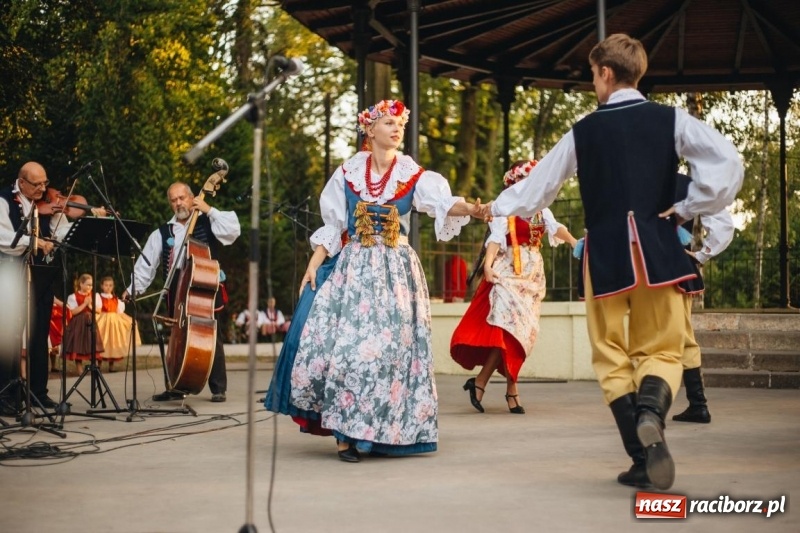 Zdjęcie w galerii na portalu naszraciborz.pl: Roztańczone lato ZPiT Strzecha im. Joli Rymszy wiadomości z regionu