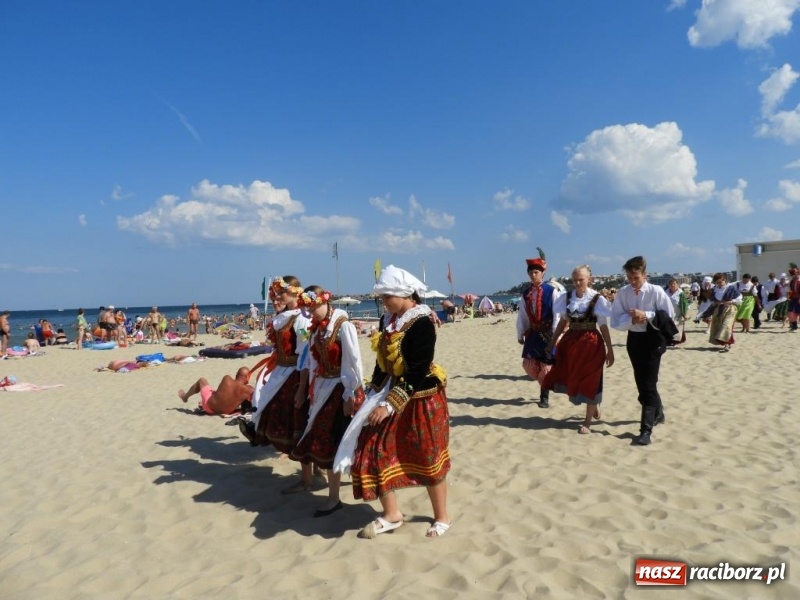 Zdjęcie w galerii na portalu naszraciborz.pl: Roztańczone lato ZPiT Strzecha im. Joli Rymszy wiadomości z regionu