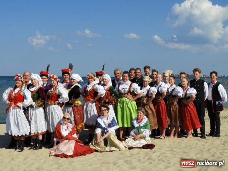 Zdjęcie w galerii na portalu naszraciborz.pl: Roztańczone lato ZPiT Strzecha im. Joli Rymszy wiadomości z regionu