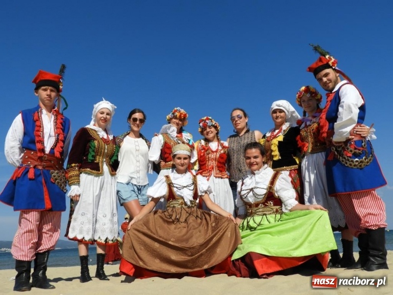 Zdjęcie w galerii na portalu naszraciborz.pl: Roztańczone lato ZPiT Strzecha im. Joli Rymszy wiadomości z regionu