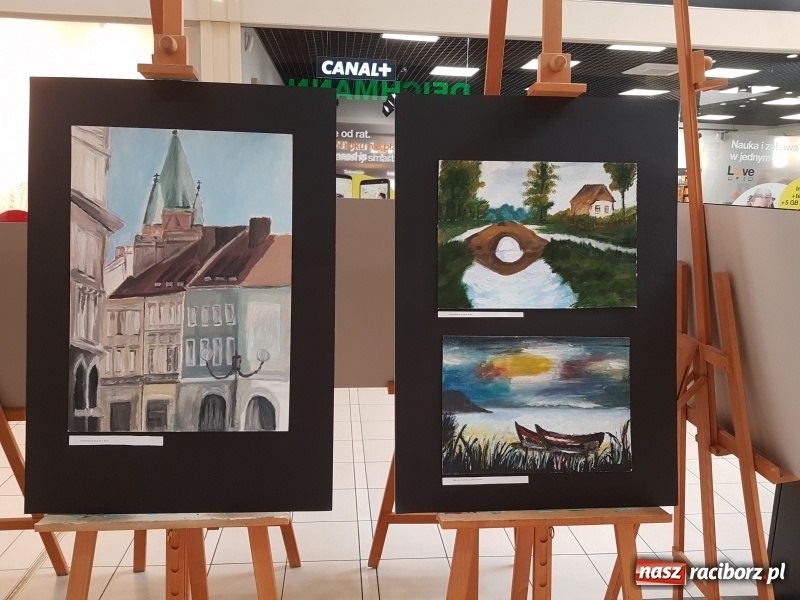 Zdjęcie w galerii na portalu naszraciborz.pl: Prace wychowanków MDK na wystawie w Auchan wiadomości z regionu