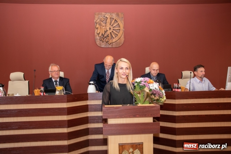 Zdjęcie w galerii na portalu naszraciborz.pl: Fotka z Justyną Święty-Ersetic na finał kadencji  wiadomości z regionu