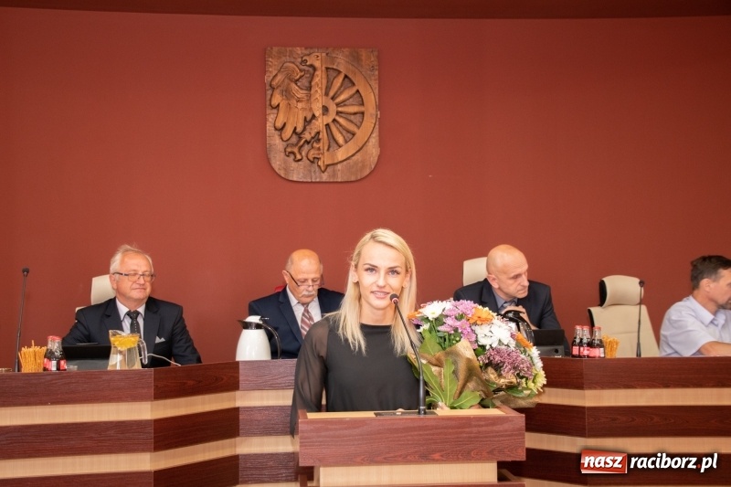 Zdjęcie w galerii na portalu naszraciborz.pl: Fotka z Justyną Święty-Ersetic na finał kadencji  wiadomości z regionu
