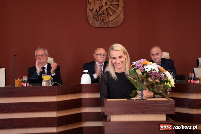 Zdjęcie w galerii na portalu naszraciborz.pl: Fotka z Justyną Święty-Ersetic na finał kadencji  wiadomości z regionu