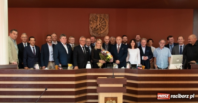 Zdjęcie w galerii na portalu naszraciborz.pl: Fotka z Justyną Święty-Ersetic na finał kadencji  wiadomości z regionu