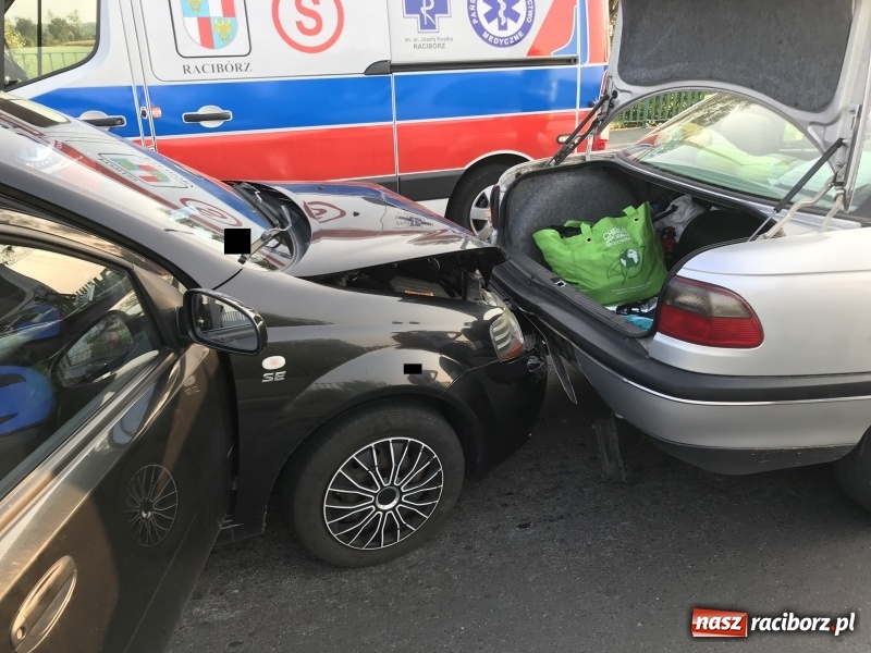 Zdjęcie w galerii na portalu naszraciborz.pl: Dwa zderzenia na mostach na Uldze zakorkowały Racibórz FOTO wiadomości z regionu
