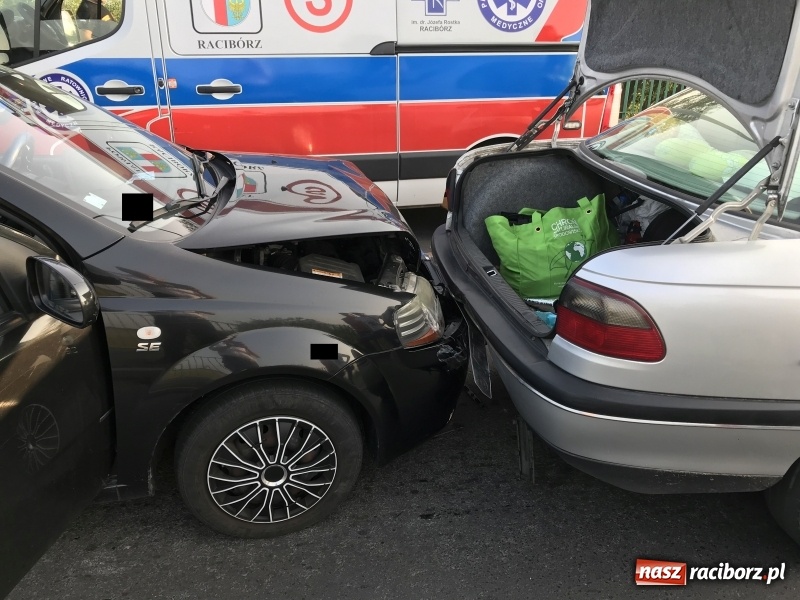 Zdjęcie w galerii na portalu naszraciborz.pl: Dwa zderzenia na mostach na Uldze zakorkowały Racibórz FOTO wiadomości z regionu