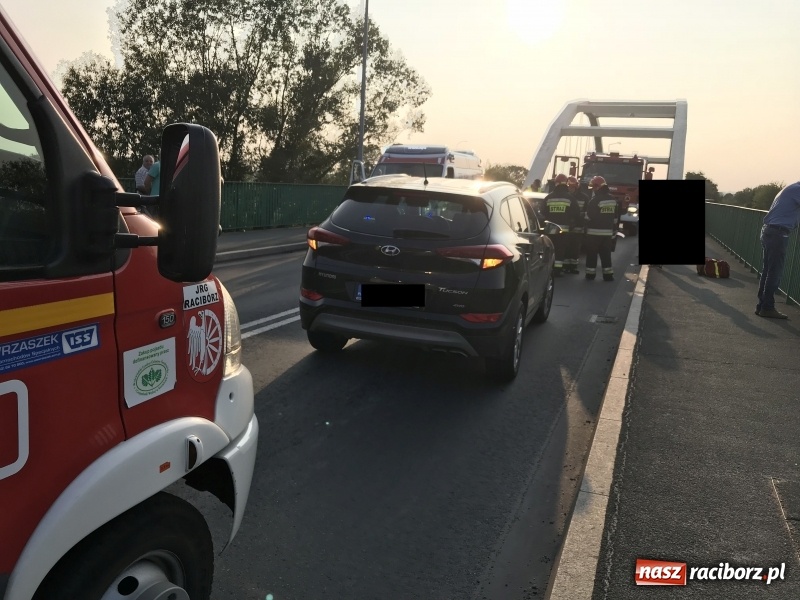 Zdjęcie w galerii na portalu naszraciborz.pl: Dwa zderzenia na mostach na Uldze zakorkowały Racibórz FOTO wiadomości z regionu