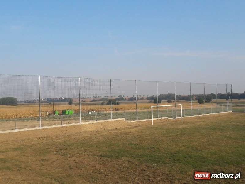 Zdjęcie w galerii na portalu naszraciborz.pl: W Rudyszwałdzie plac zabaw, w Bolesławiu piłkochwyty  wiadomości z regionu