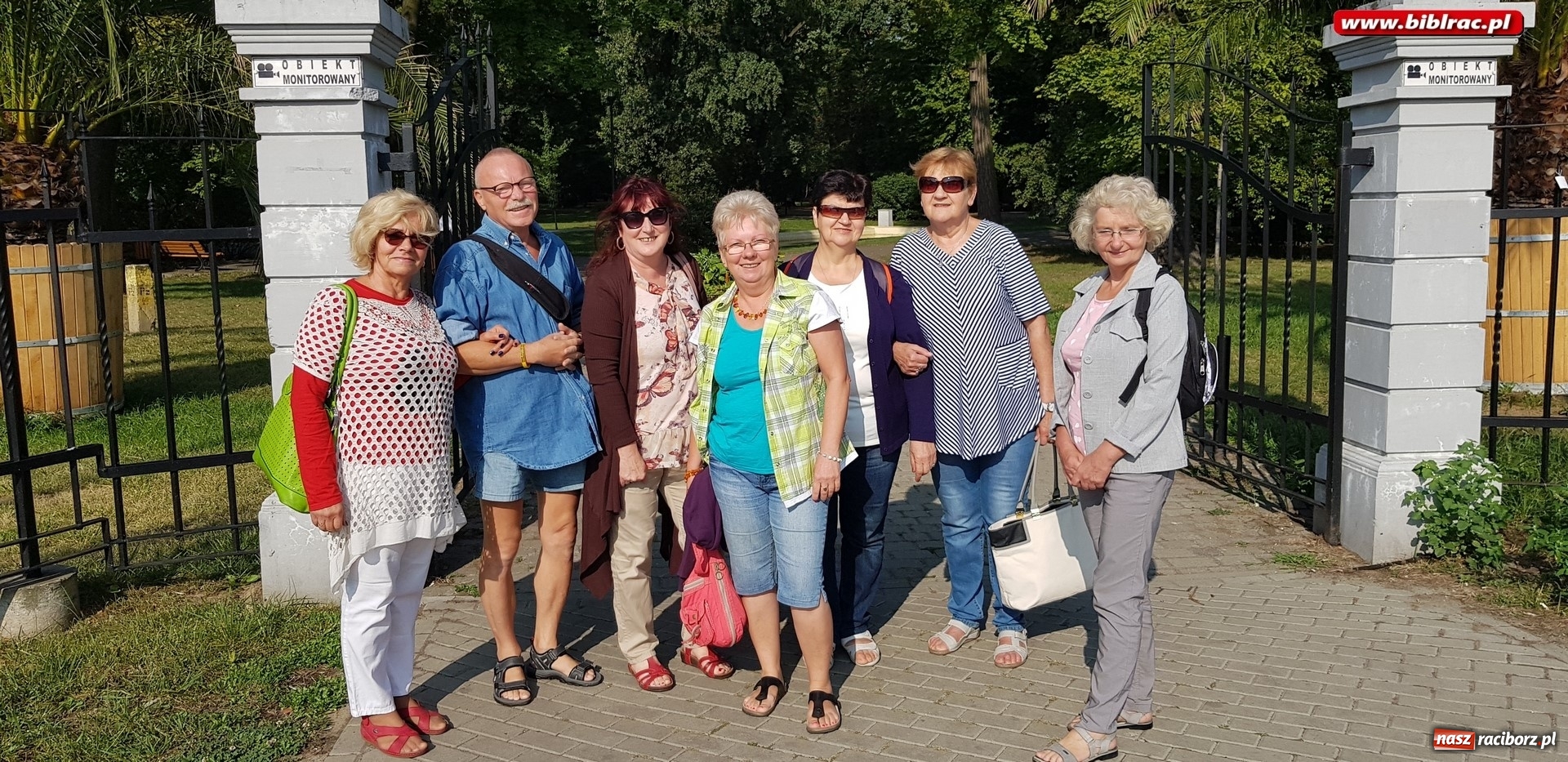 Zdjęcie w galerii na portalu naszraciborz.pl: Klub Przyjaciół Biblioteki na Ostrogu z wizytą w Palmiarni w Gliwicach wiadomości z regionu
