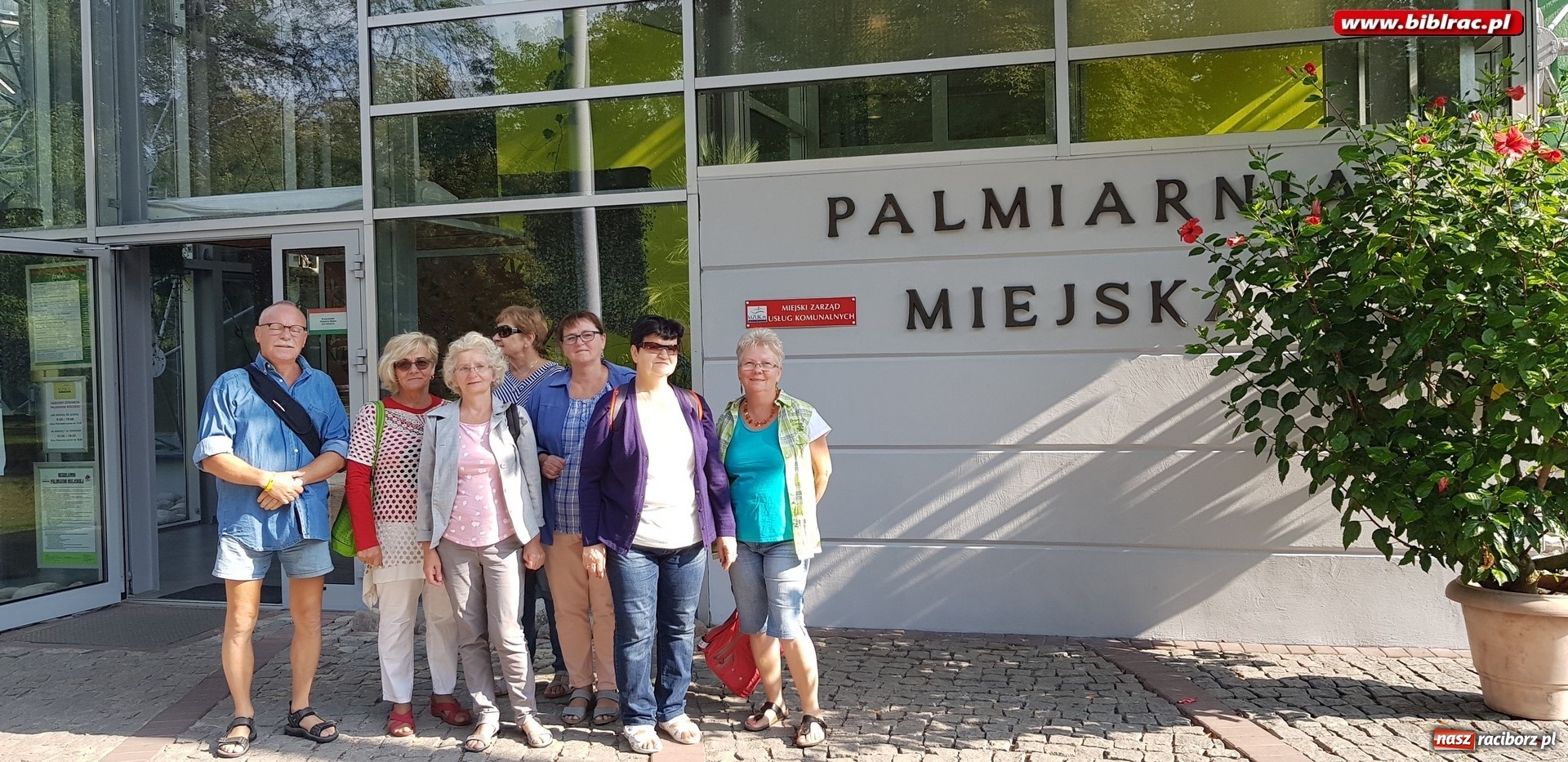 Zdjęcie w galerii na portalu naszraciborz.pl: Klub Przyjaciół Biblioteki na Ostrogu z wizytą w Palmiarni w Gliwicach wiadomości z regionu