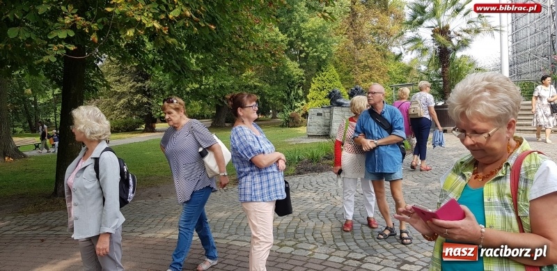 Zdjęcie w galerii na portalu naszraciborz.pl: Klub Przyjaciół Biblioteki na Ostrogu z wizytą w Palmiarni w Gliwicach wiadomości z regionu