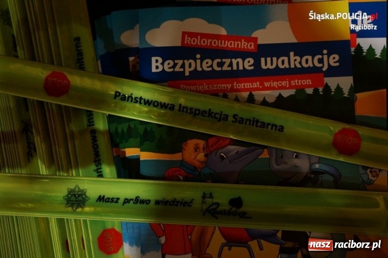 Zdjęcie w galerii na portalu naszraciborz.pl: Raciborscy mundurowi i Sanepid promują akcję Kręci mnie bezpieczeństwo wiadomości z regionu