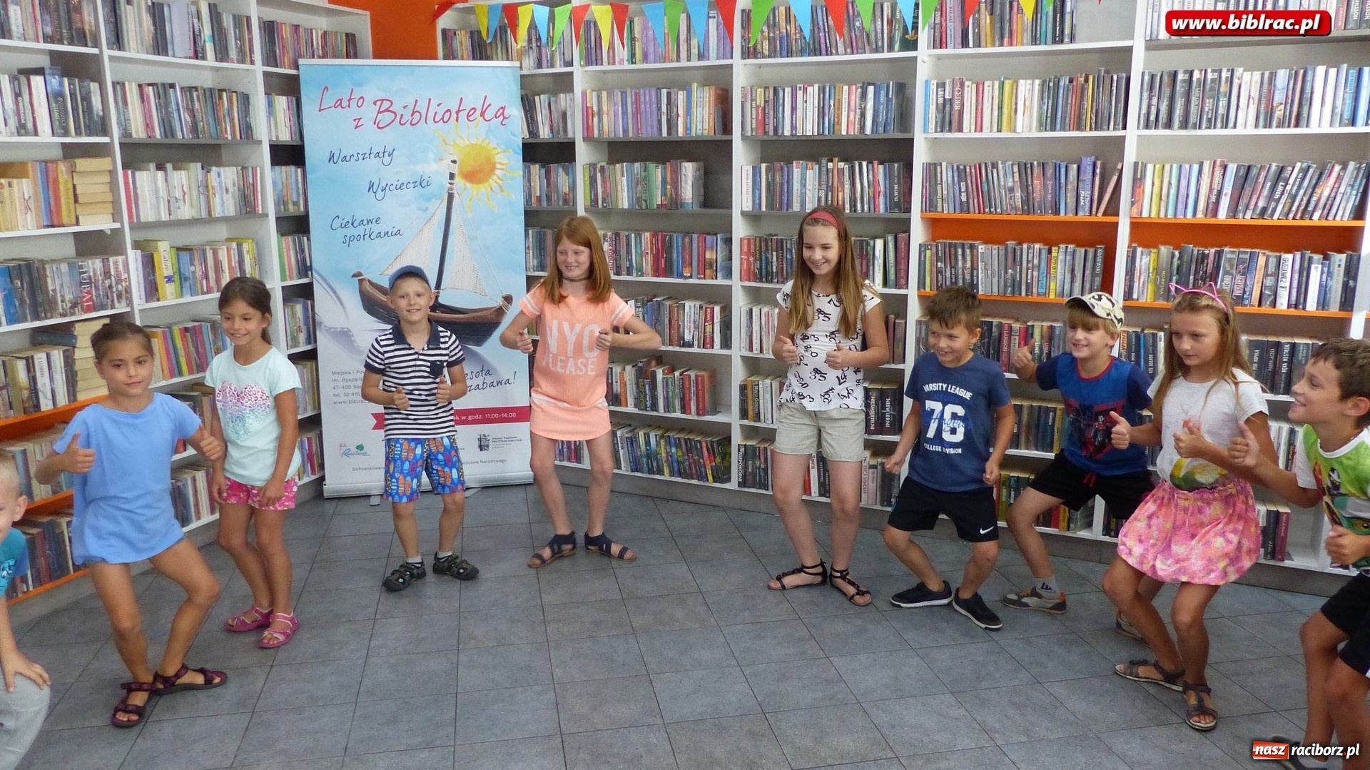 Zdjęcie w galerii na portalu naszraciborz.pl: Bal, tort i film na wielki finał Lata z biblioteką  wiadomości z regionu