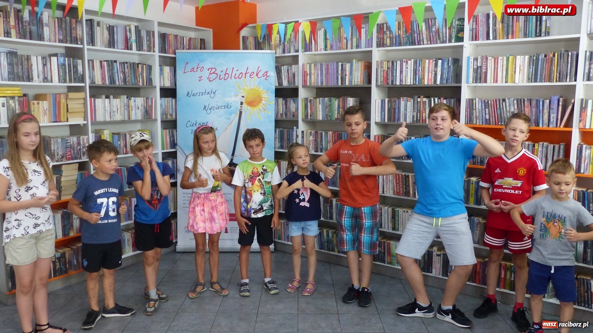 Zdjęcie w galerii na portalu naszraciborz.pl: Bal, tort i film na wielki finał Lata z biblioteką  wiadomości z regionu