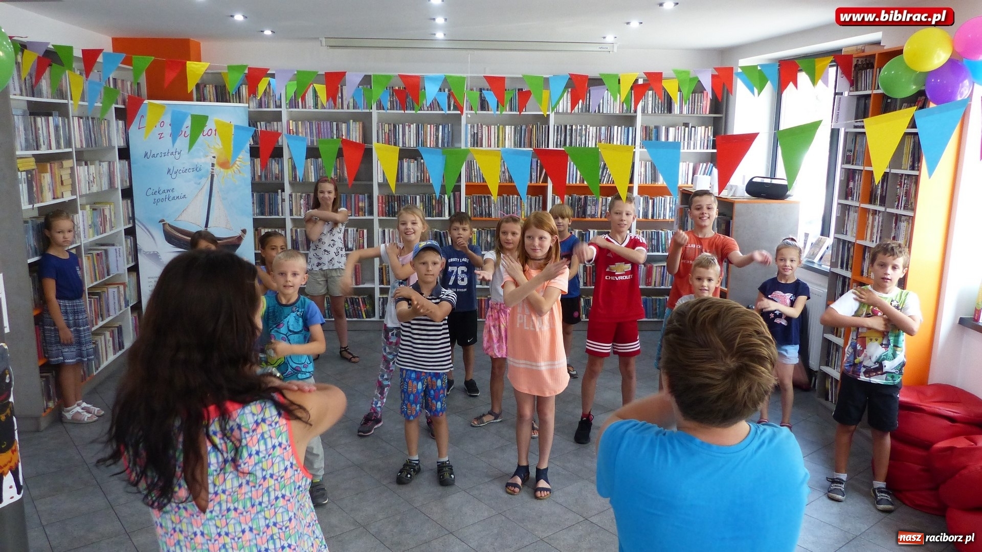 Zdjęcie w galerii na portalu naszraciborz.pl: Bal, tort i film na wielki finał Lata z biblioteką  wiadomości z regionu