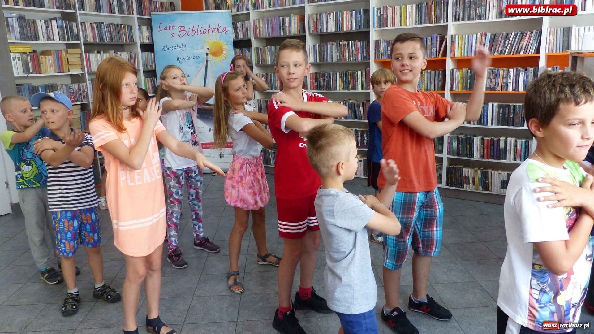 Zdjęcie w galerii na portalu naszraciborz.pl: Bal, tort i film na wielki finał Lata z biblioteką  wiadomości z regionu