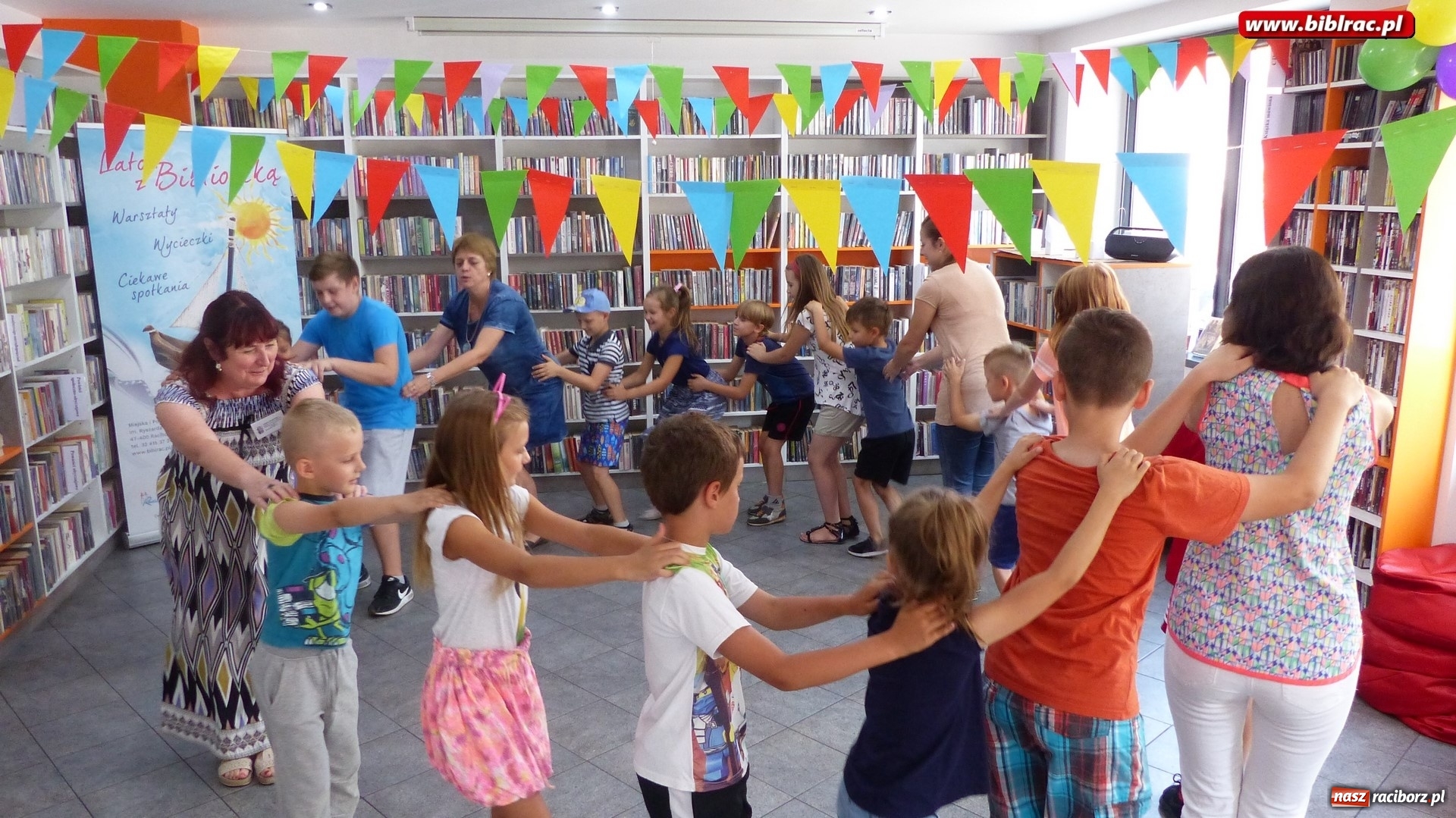 Zdjęcie w galerii na portalu naszraciborz.pl: Bal, tort i film na wielki finał Lata z biblioteką  wiadomości z regionu