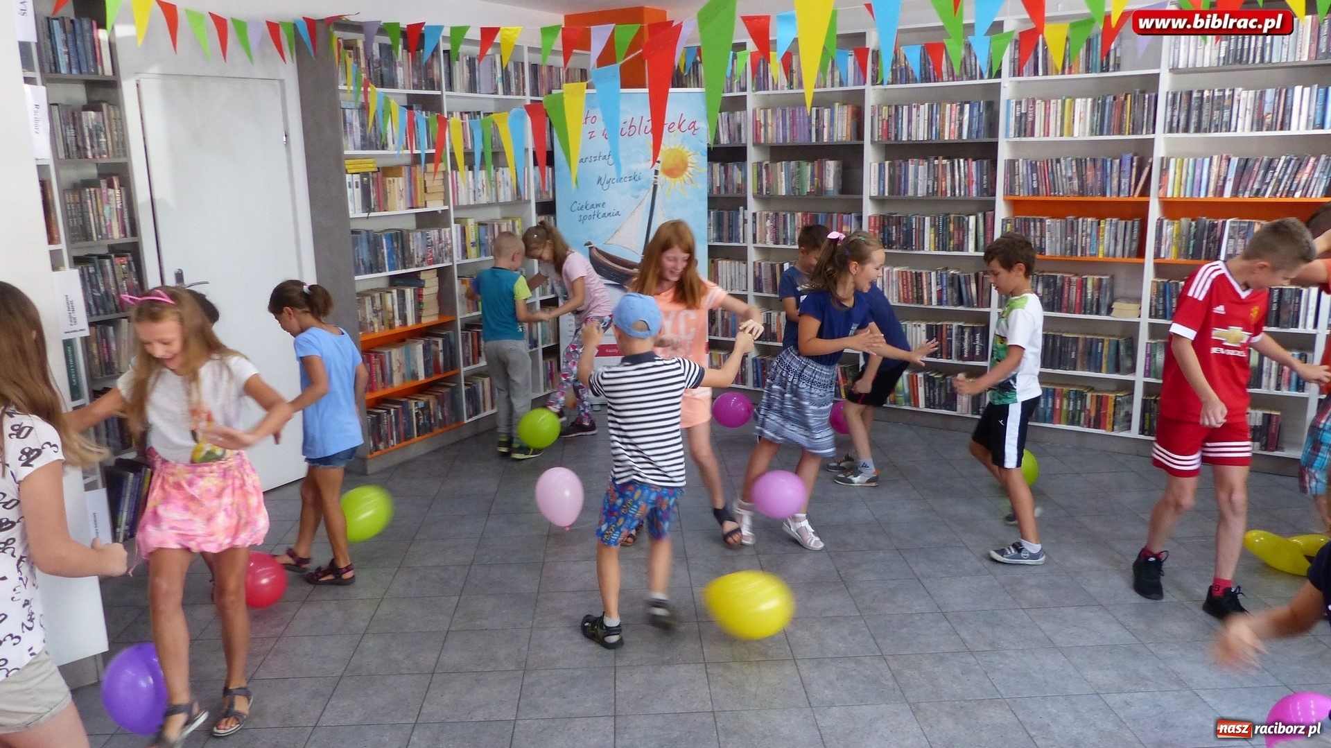 Zdjęcie w galerii na portalu naszraciborz.pl: Bal, tort i film na wielki finał Lata z biblioteką  wiadomości z regionu