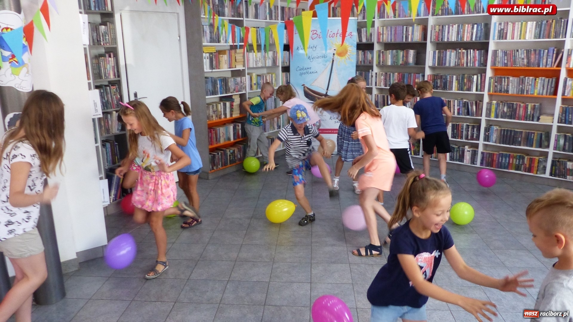 Zdjęcie w galerii na portalu naszraciborz.pl: Bal, tort i film na wielki finał Lata z biblioteką  wiadomości z regionu
