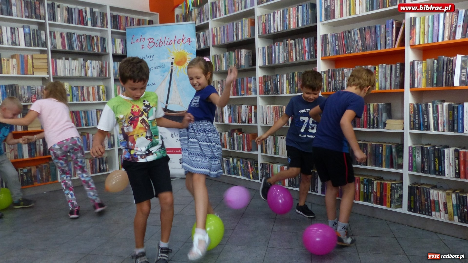 Zdjęcie w galerii na portalu naszraciborz.pl: Bal, tort i film na wielki finał Lata z biblioteką  wiadomości z regionu