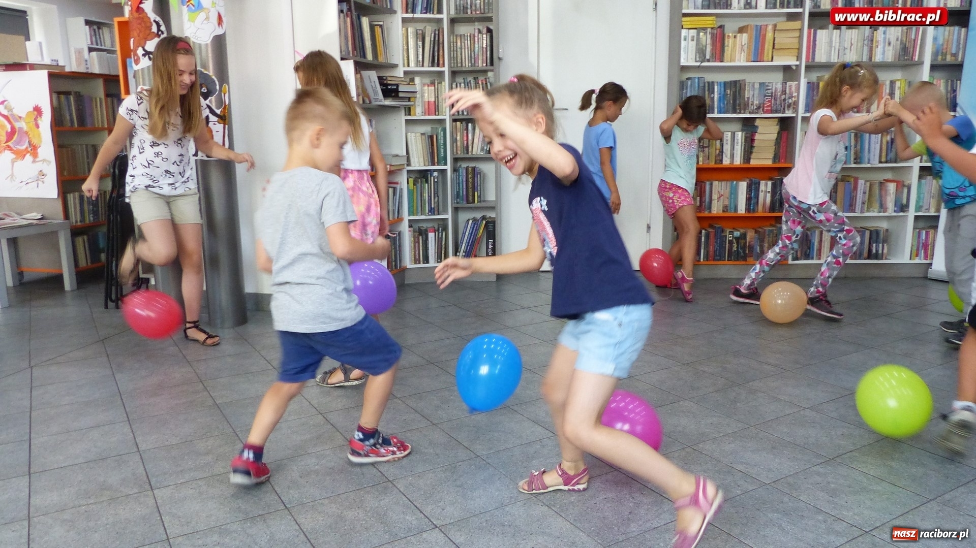 Zdjęcie w galerii na portalu naszraciborz.pl: Bal, tort i film na wielki finał Lata z biblioteką  wiadomości z regionu