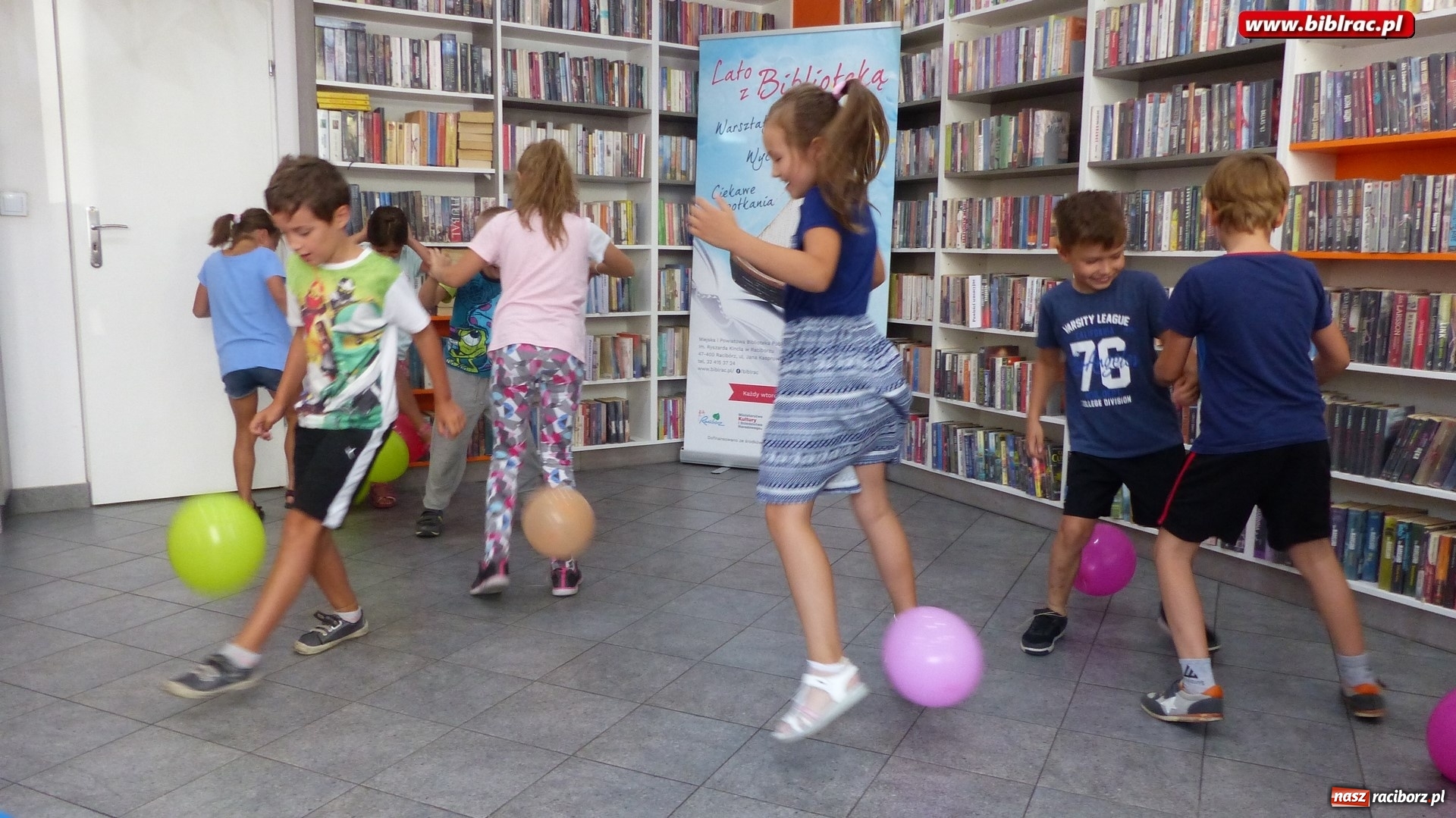 Zdjęcie w galerii na portalu naszraciborz.pl: Bal, tort i film na wielki finał Lata z biblioteką  wiadomości z regionu