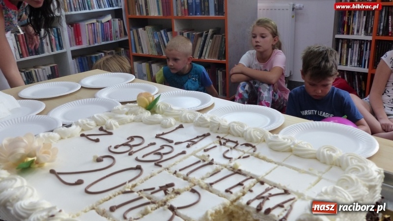 Zdjęcie w galerii na portalu naszraciborz.pl: Bal, tort i film na wielki finał Lata z biblioteką  wiadomości z regionu