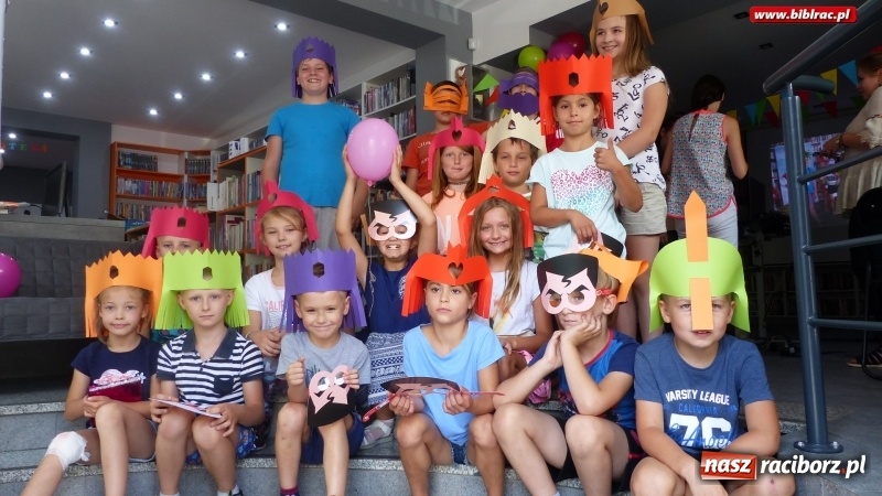 Zdjęcie w galerii na portalu naszraciborz.pl: Bal, tort i film na wielki finał Lata z biblioteką  wiadomości z regionu