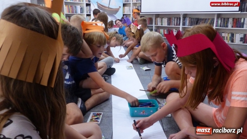 Zdjęcie w galerii na portalu naszraciborz.pl: Bal, tort i film na wielki finał Lata z biblioteką  wiadomości z regionu