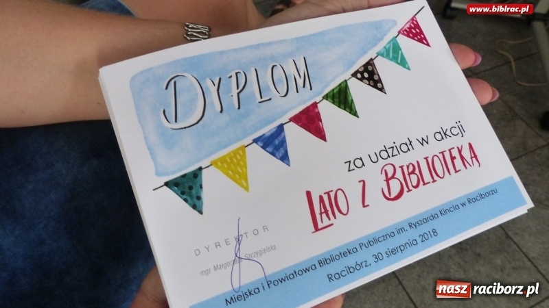 Zdjęcie w galerii na portalu naszraciborz.pl: Bal, tort i film na wielki finał Lata z biblioteką  wiadomości z regionu