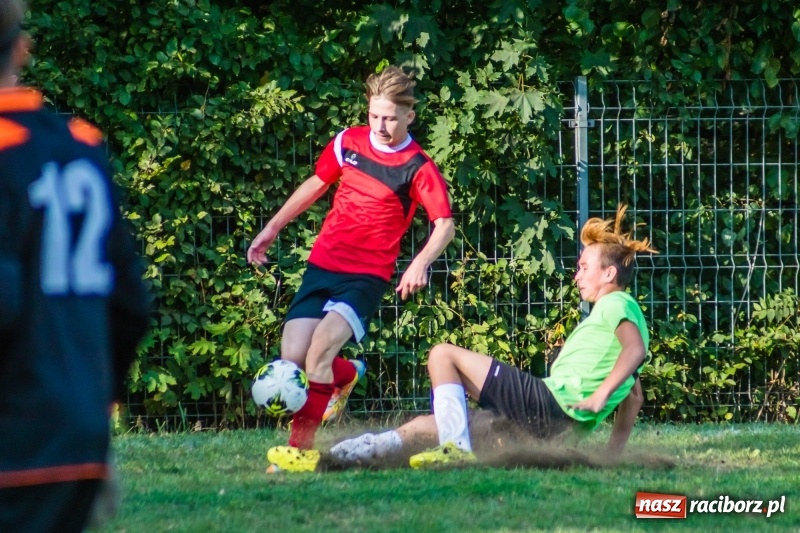 Zdjęcie w galerii na portalu naszraciborz.pl: Trampkarze zainaugurowali sezon. Komplet punktów pojechał do Cyprzanowa wiadomości z regionu