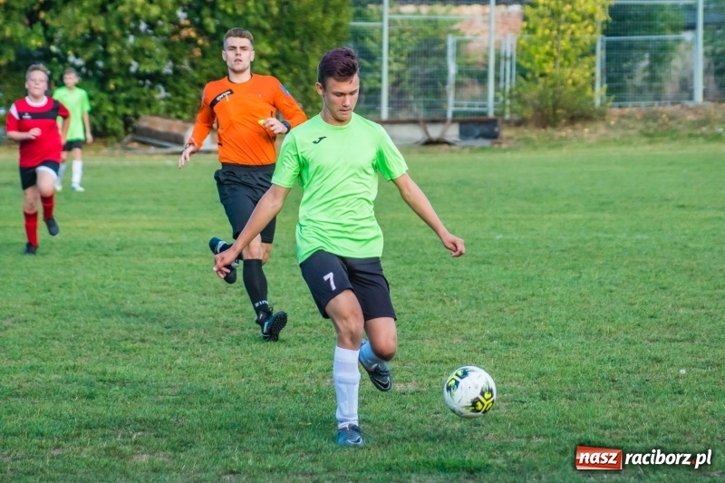 Zdjęcie w galerii na portalu naszraciborz.pl: Trampkarze zainaugurowali sezon. Komplet punktów pojechał do Cyprzanowa wiadomości z regionu