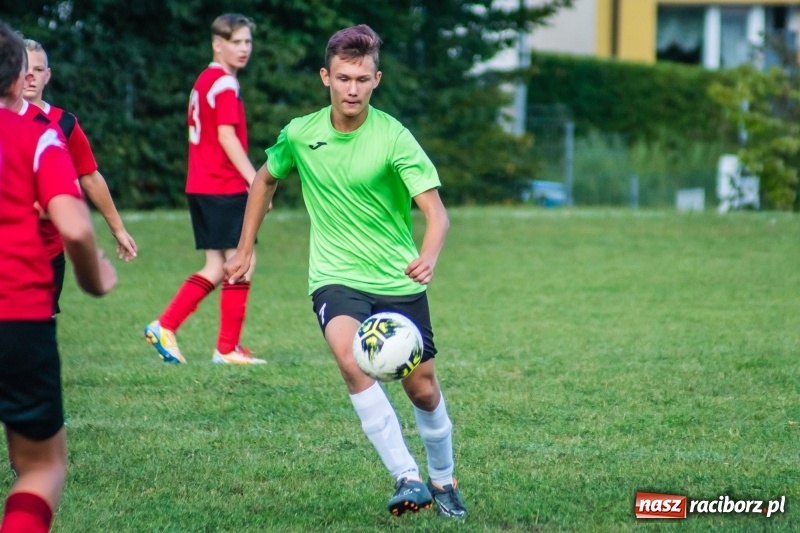 Zdjęcie w galerii na portalu naszraciborz.pl: Trampkarze zainaugurowali sezon. Komplet punktów pojechał do Cyprzanowa wiadomości z regionu