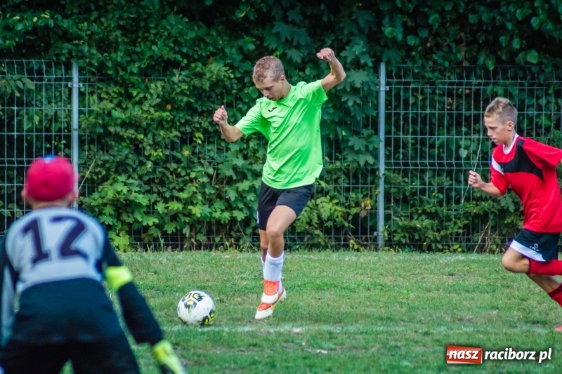 Zdjęcie w galerii na portalu naszraciborz.pl: Trampkarze zainaugurowali sezon. Komplet punktów pojechał do Cyprzanowa wiadomości z regionu