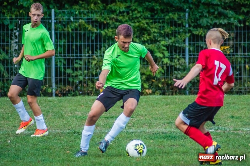 Zdjęcie w galerii na portalu naszraciborz.pl: Trampkarze zainaugurowali sezon. Komplet punktów pojechał do Cyprzanowa wiadomości z regionu