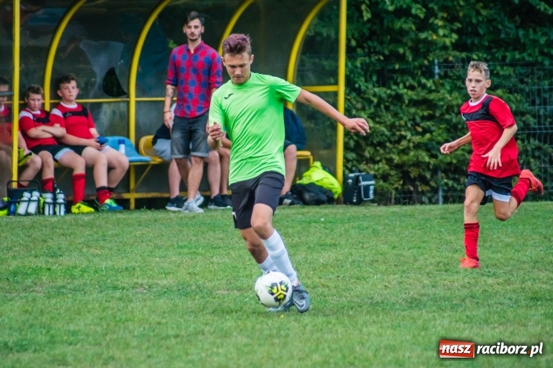 Zdjęcie w galerii na portalu naszraciborz.pl: Trampkarze zainaugurowali sezon. Komplet punktów pojechał do Cyprzanowa wiadomości z regionu