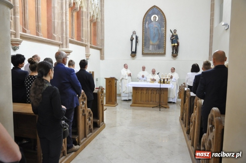 Zdjęcie w galerii na portalu naszraciborz.pl: W Raciborzu rozpoczęło działalność Diecezjalne Liceum Ogólnokształcące  wiadomości z regionu