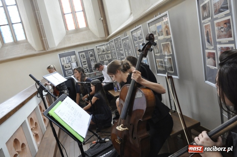 Zdjęcie w galerii na portalu naszraciborz.pl: W Raciborzu rozpoczęło działalność Diecezjalne Liceum Ogólnokształcące  wiadomości z regionu