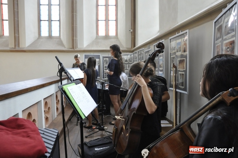 Zdjęcie w galerii na portalu naszraciborz.pl: W Raciborzu rozpoczęło działalność Diecezjalne Liceum Ogólnokształcące  wiadomości z regionu
